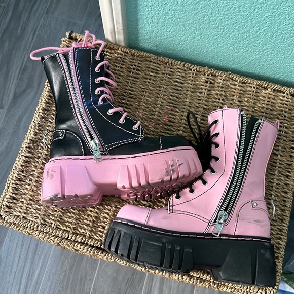 Dolls Kill Current Mood Devil Games Mismatched Combat Boots 5 preowned - Picture 15 of 16
